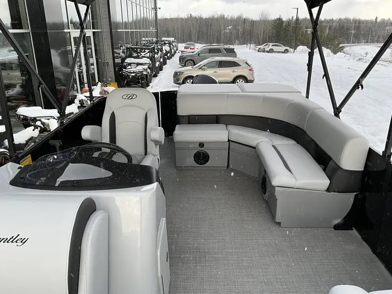 2024 Bentley Legacy 200 Cruise