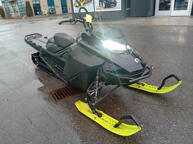 2017 Ski-Doo SUMMIT X 850-165