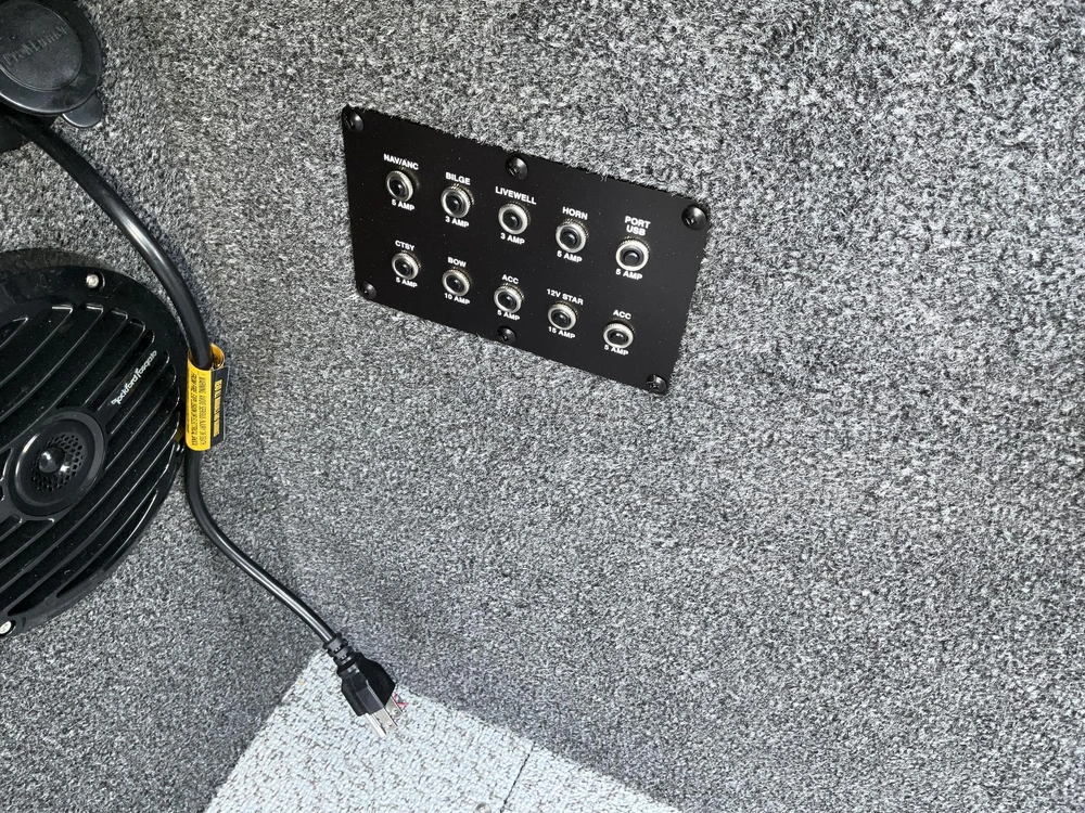 Crestliner 2050 Authority 2024 alt