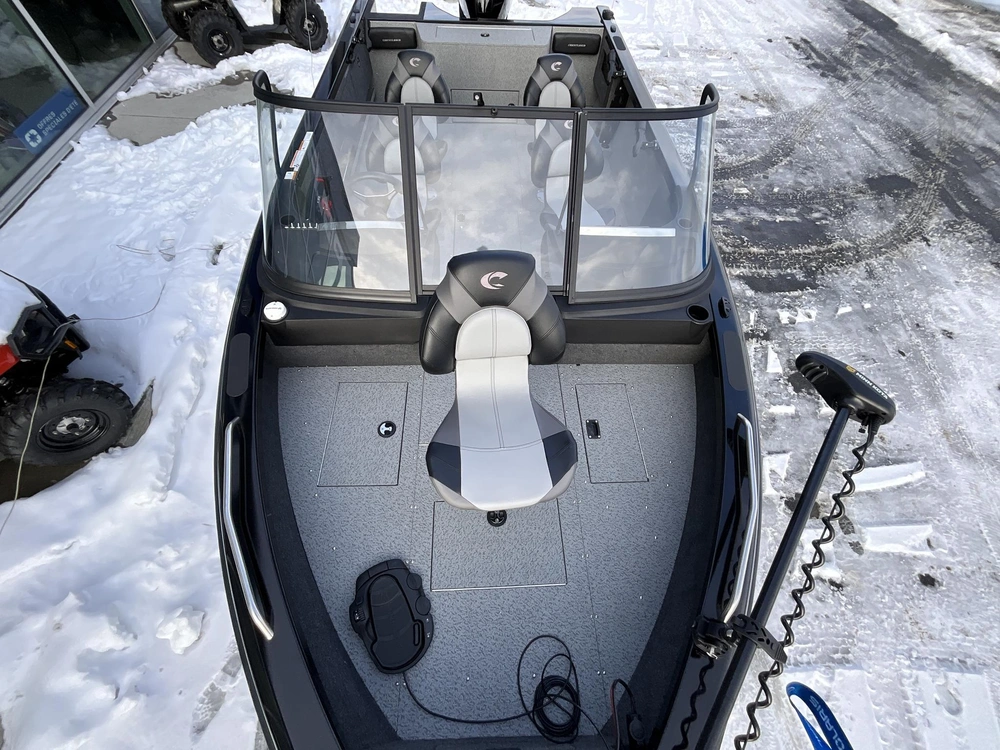 Crestliner 2050 Authority 2024 alt