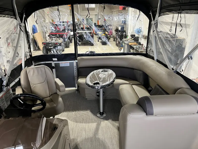 2024 Sylvan Mirage 818 Cruise