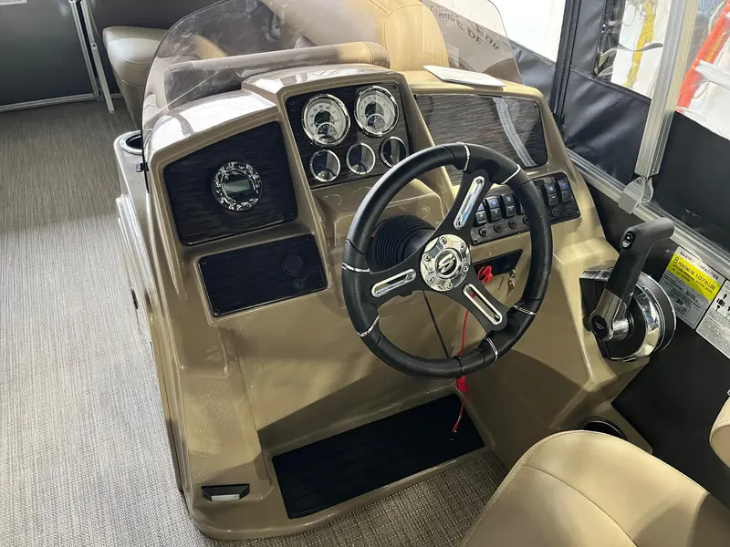 2024 Sylvan Mirage 818 Cruise