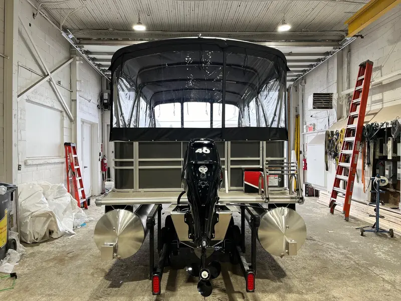 2024 Sylvan Mirage 818 Cruise