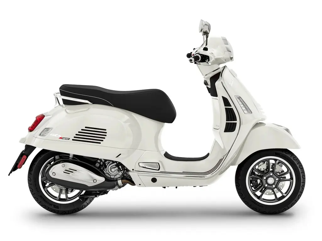 Vespa GTS 300 Super BIANCO INNOCENTE 2023