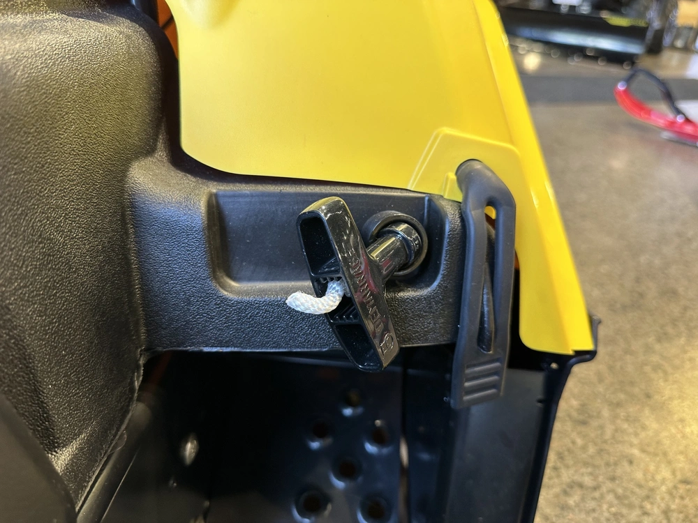 2024 Ski-doo Mxz 200 alt