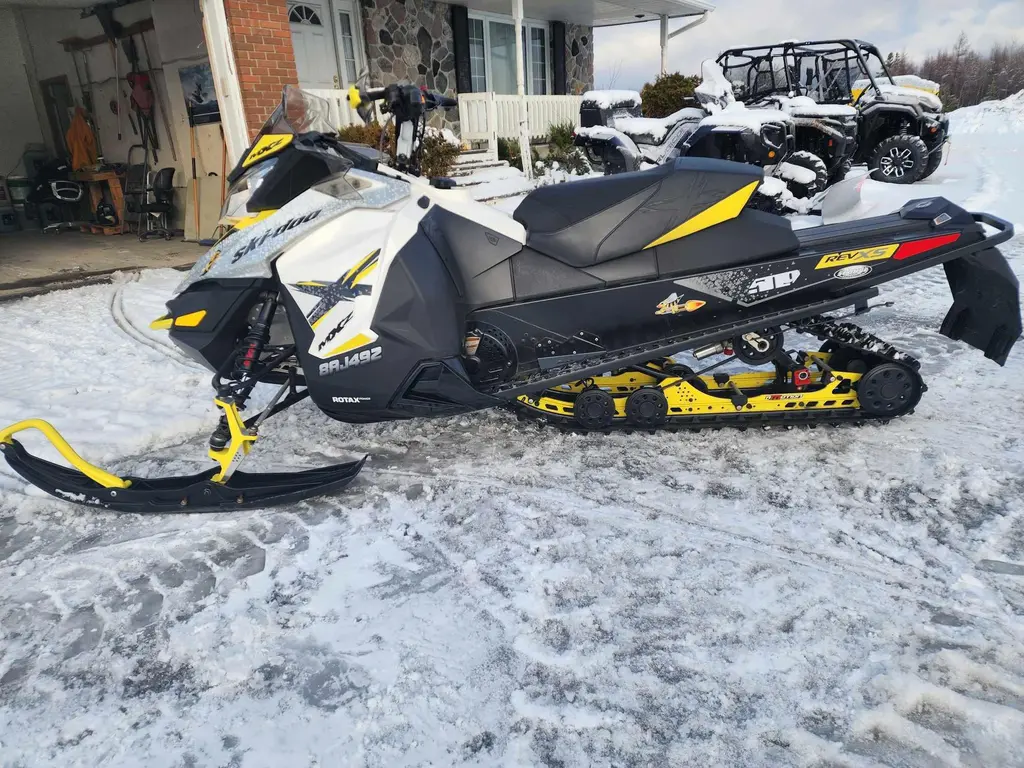 2016 Ski-Doo MXZ X 800R E-TEC