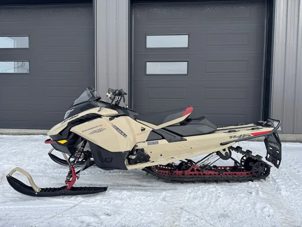 Ski-Doo Backcountry X 850 E-TEC 146  2024