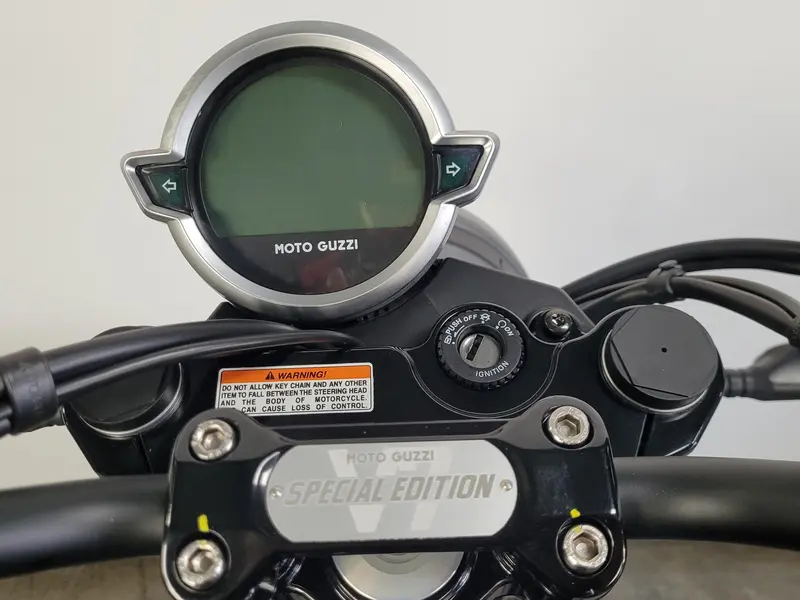 2023 Moto Guzzi V7 STONE SPECIAL EDITION *4.99% SUR 48 MOIS