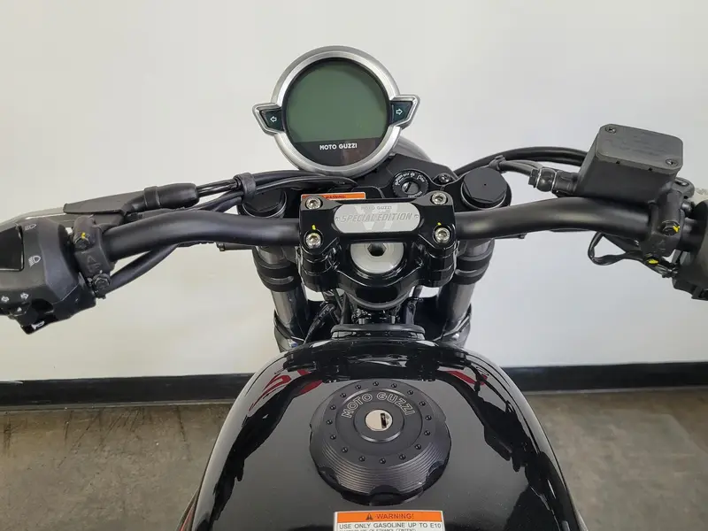 2023 Moto Guzzi V7 STONE SPECIAL EDITION *4.99% SUR 48 MOIS