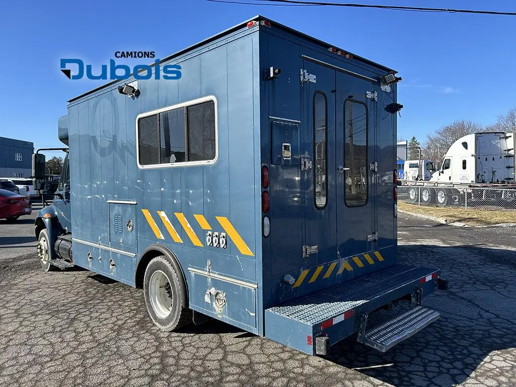 International 4400 LP 2005