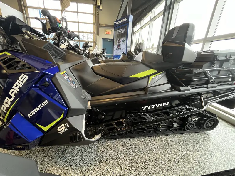2023 Polaris TITAN PROSTAR S4 ADVENTURE 155 MOTEUR QUATRE TEMPS !