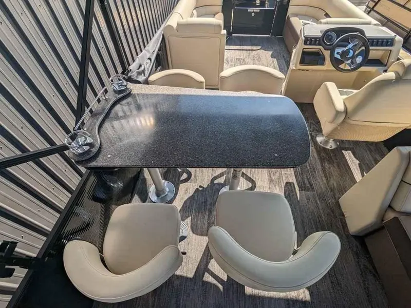 Godfrey Marine SWEETWATER 2286 MIDSHIP TABLE 2023