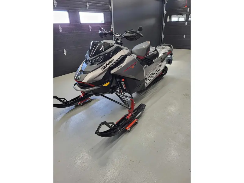 2023 Ski-Doo RENEGADE X-RS 850
