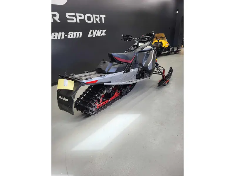 2023 Ski-Doo RENEGADE X-RS 850