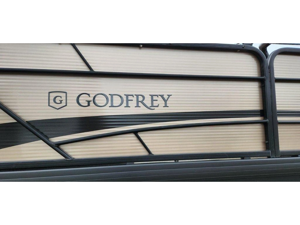 Godfrey Marine Sweetwater 2286 Midship Table 2023 alt