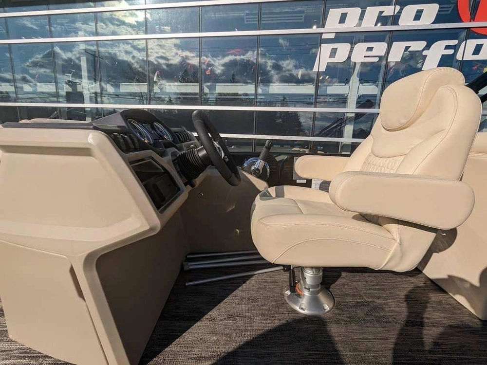 2023 Godfrey Marine Sweetwater 2286 Midship Table alt