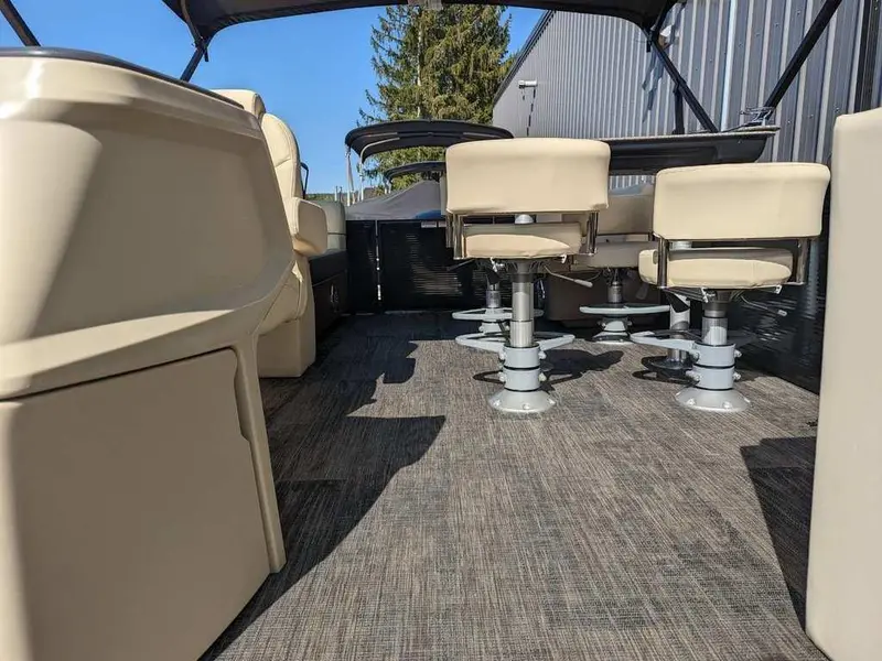 Godfrey Marine SWEETWATER 2286 MIDSHIP TABLE 2023