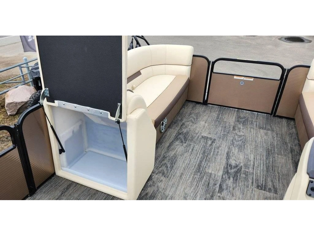 Godfrey Marine Sweetwater 2286 Midship Table 2023 alt