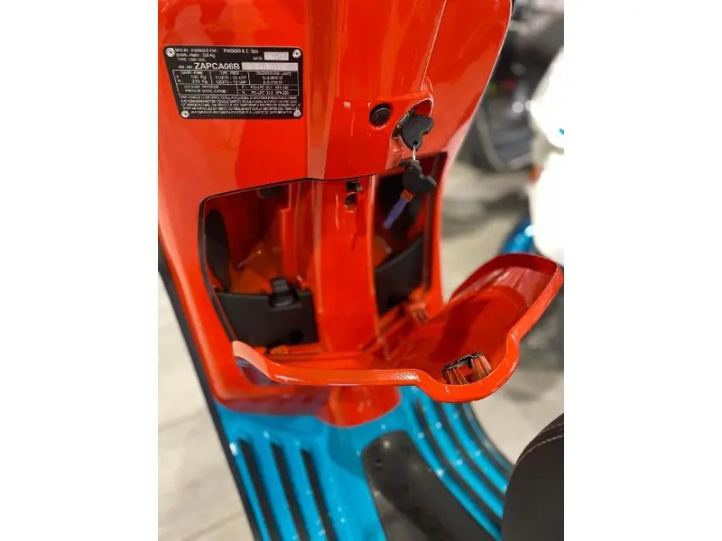 2023 Vespa Primavera 50 SE Color Vibe thumbnail 9