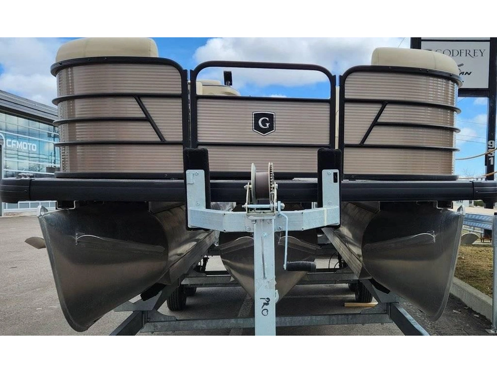 Godfrey Marine Sweetwater 2286 Midship Table 2023 alt