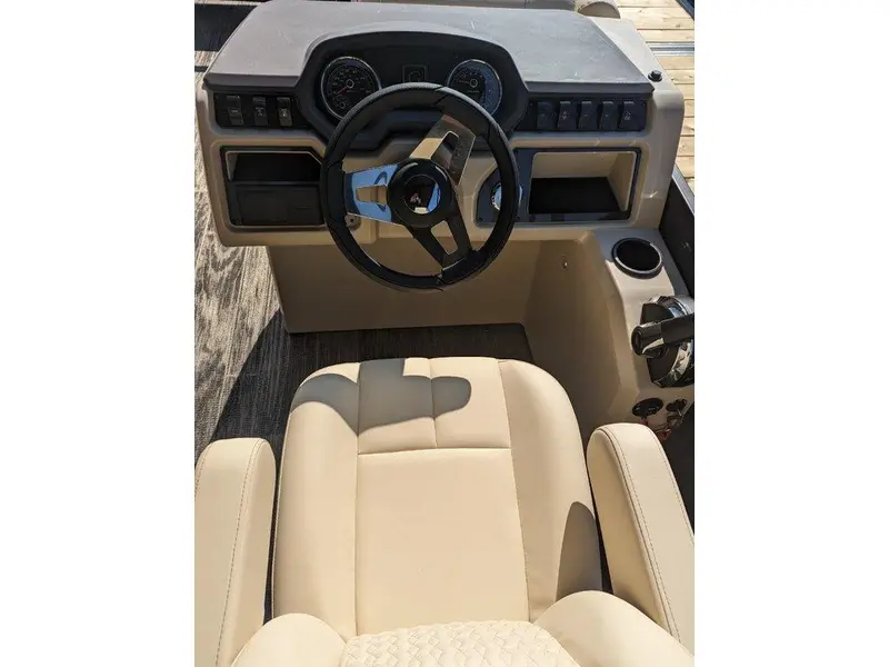 Godfrey Marine SWEETWATER 2286 MIDSHIP TABLE 2023