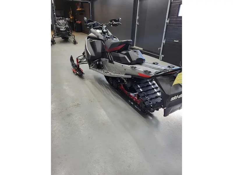 2023 Ski-Doo RENEGADE X-RS 850