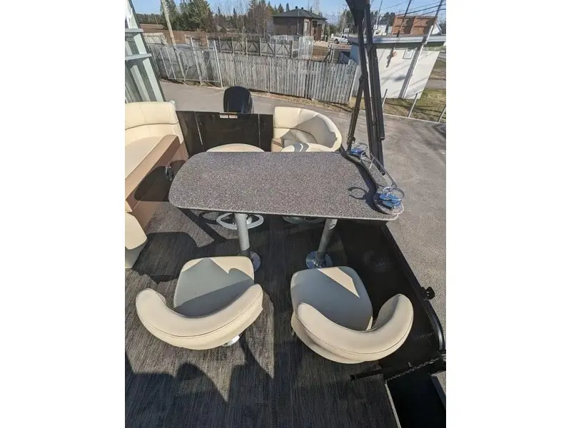 Godfrey Marine SWEETWATER 2286 MIDSHIP TABLE 2023