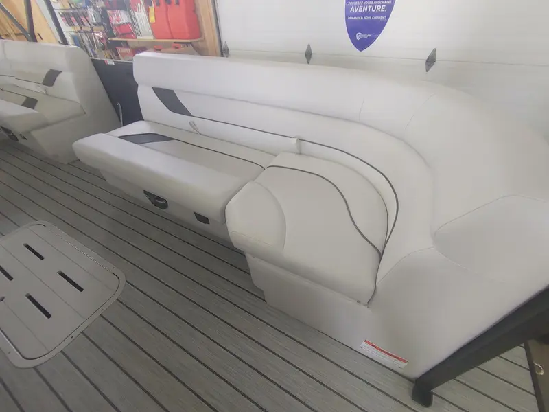 A - G3 Boats Select 324SE 2024