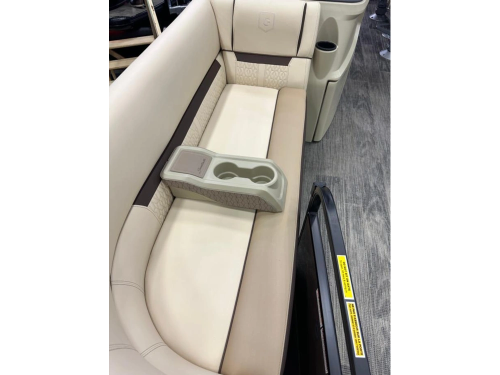 Godfrey Marine Sweetwater 2286 Midship Table 2023 alt