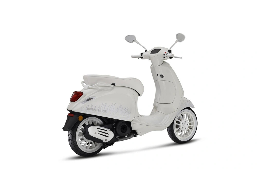 Vespa Sprint 50 Justin Bieber Liquidation 2023 alt