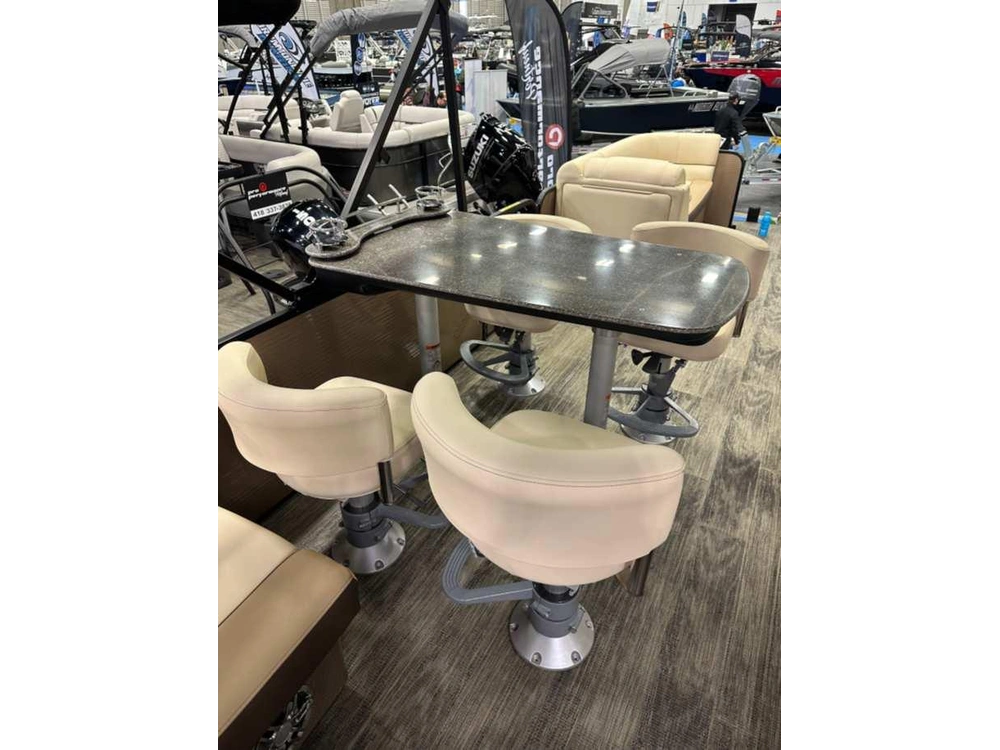 Godfrey Marine Sweetwater 2286 Midship Table 2023 alt