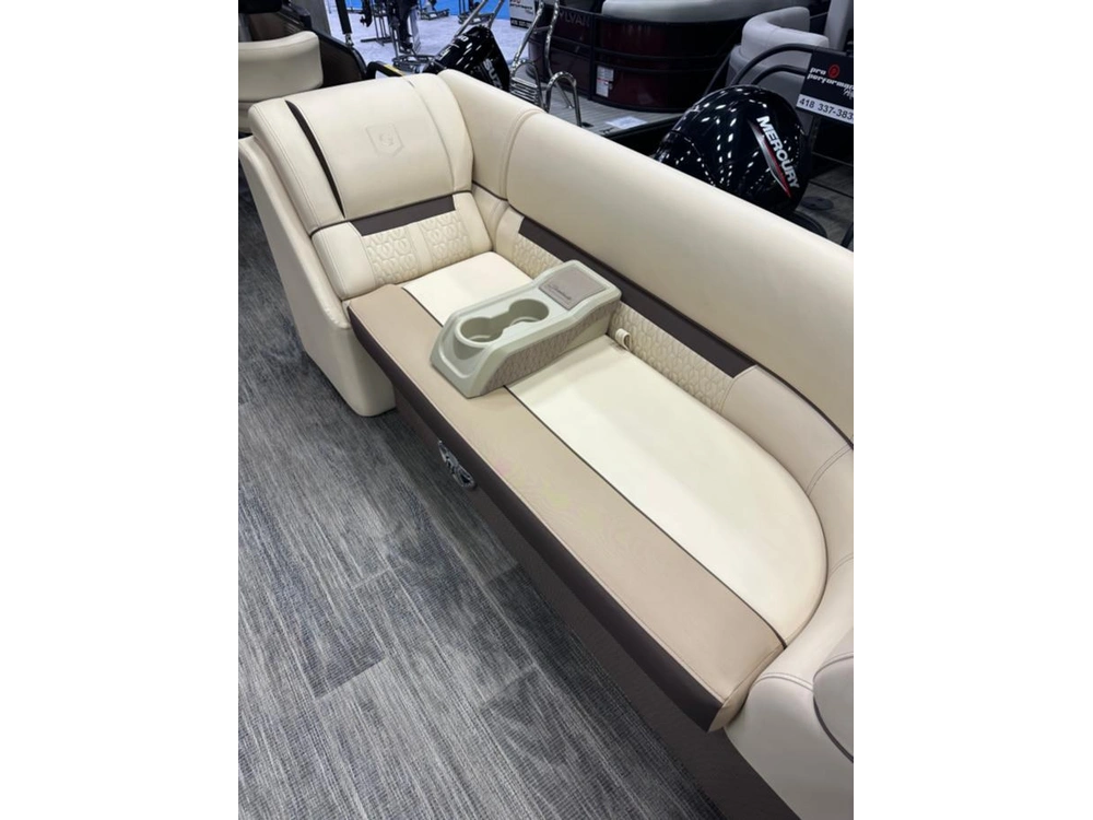 Godfrey Marine Sweetwater 2286 Midship Table 2023 alt