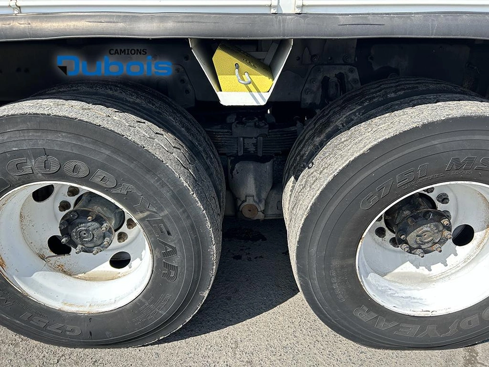 International 7400 2011 alt