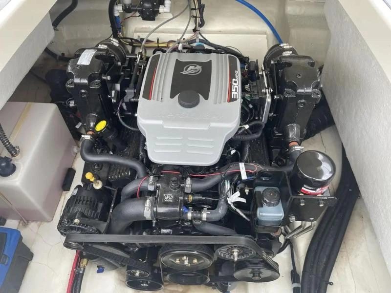 Larson Lxi 238io Merc 350 Mpi B3 300hp 2013 alt