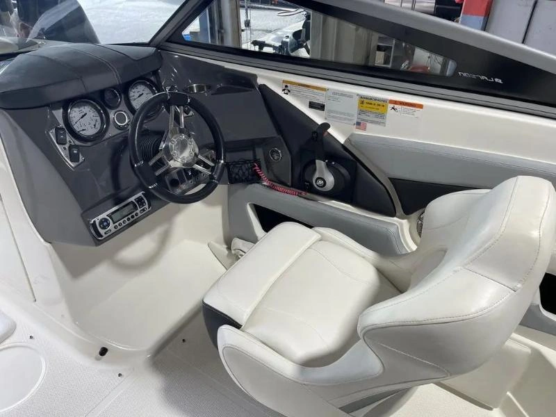 Larson Lxi 238io Merc 350 Mpi B3 300hp 2013 alt