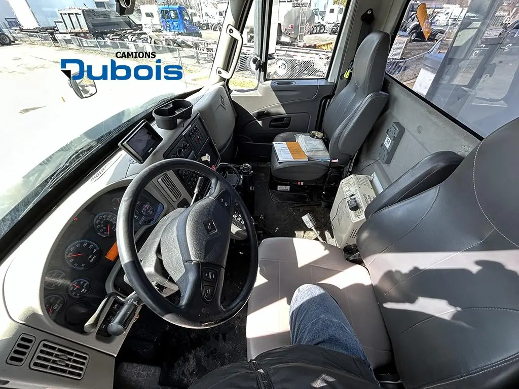 International 7400 2011