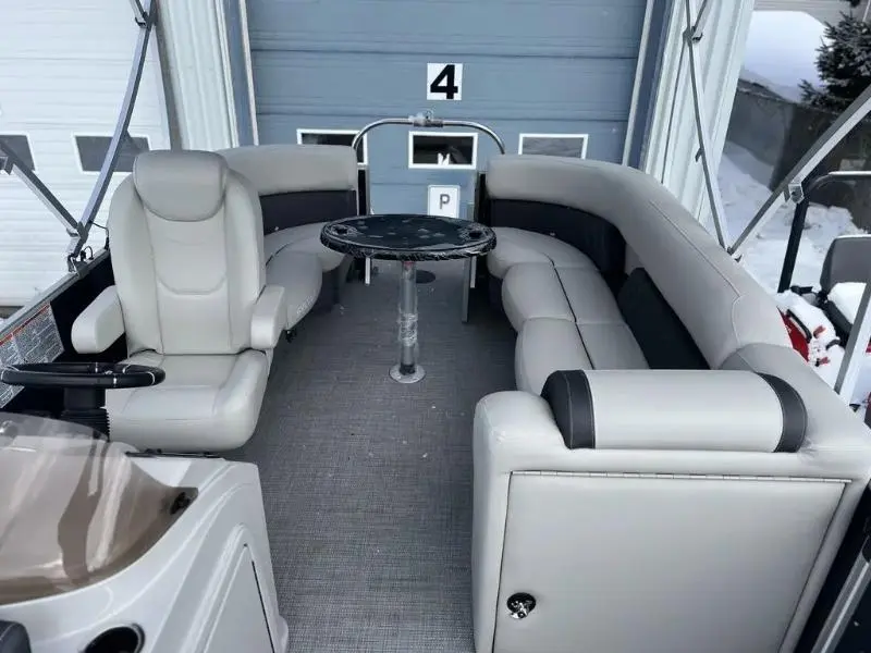 2024 Sylvan MIRAGE 820 LZ W/CH ROOM