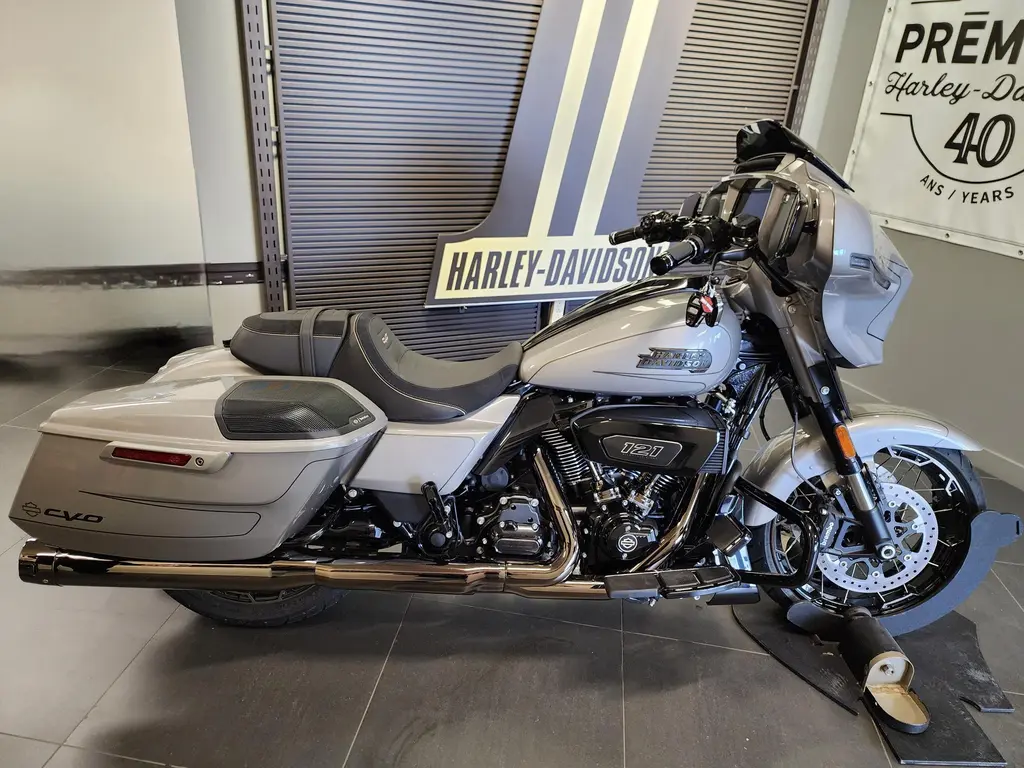 Harley-Davidson CVO Street GlideFLHXSE 2023