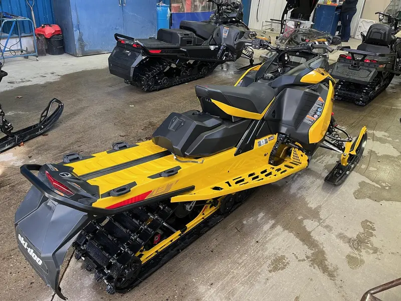 2024 Ski-Doo MXZ X 850 E-Tec 137