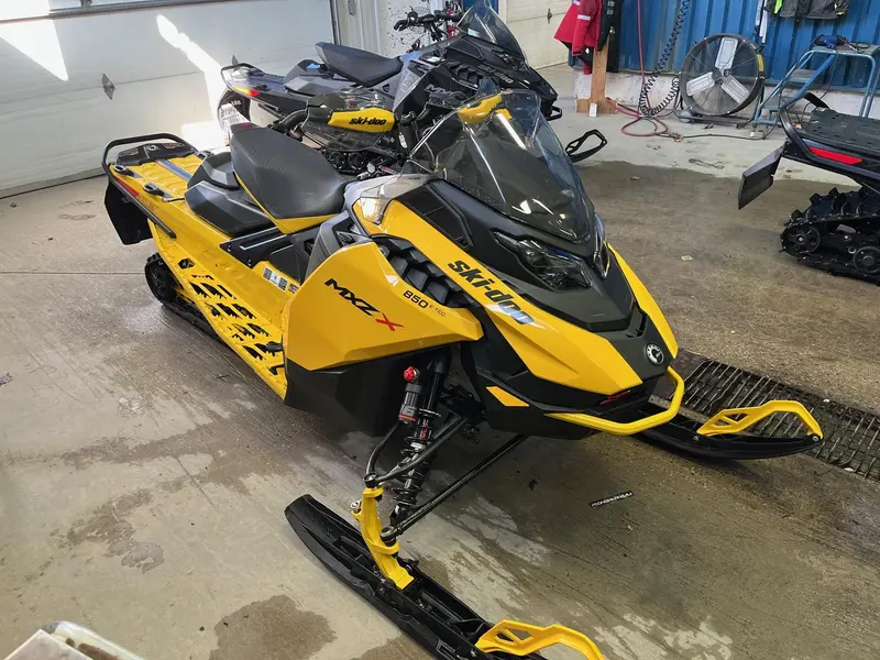 2024 Ski-Doo MXZ X 850 E-Tec 137