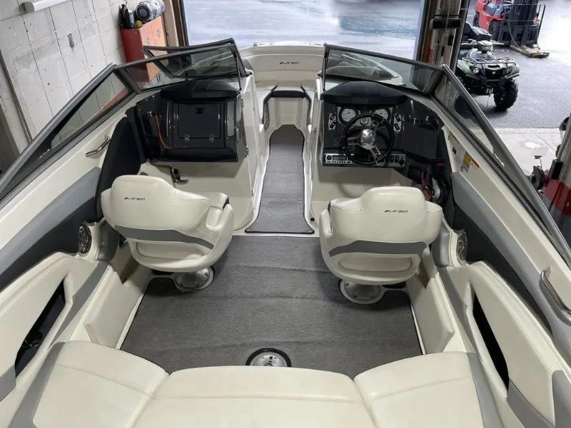 Larson Lxi 238io Merc 350 Mpi B3 300hp 2013 alt