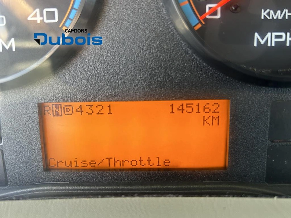 International 7400 2011 alt