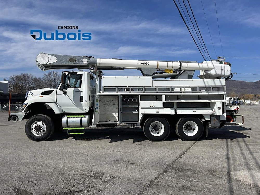 International 7400 2011 alt