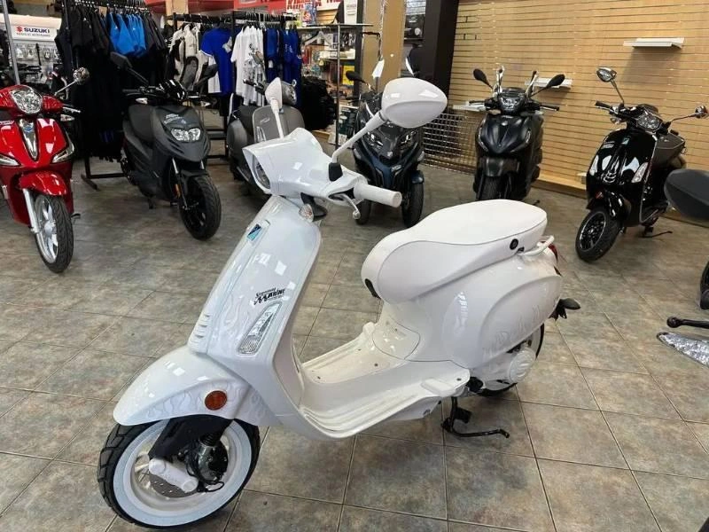 Vespa Sprint Sport 50 Justin Bieber 2023 alt