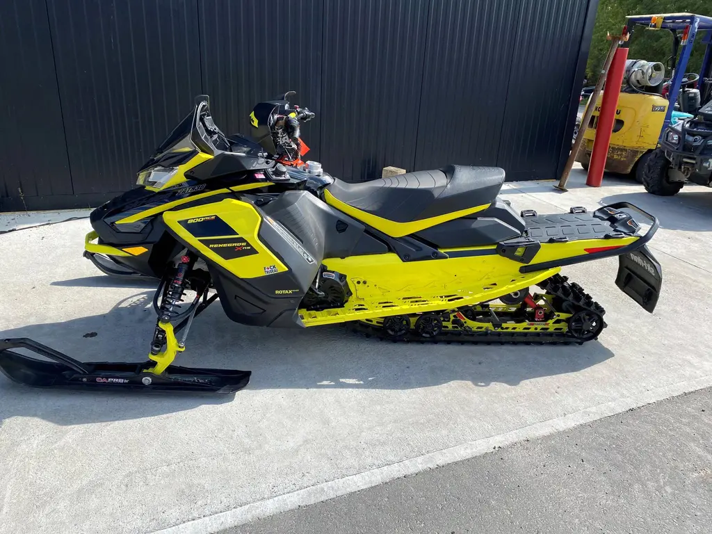 2021 Ski-Doo Renegade® X-RS® 900 ACE™ Turbo – Yellow/Black