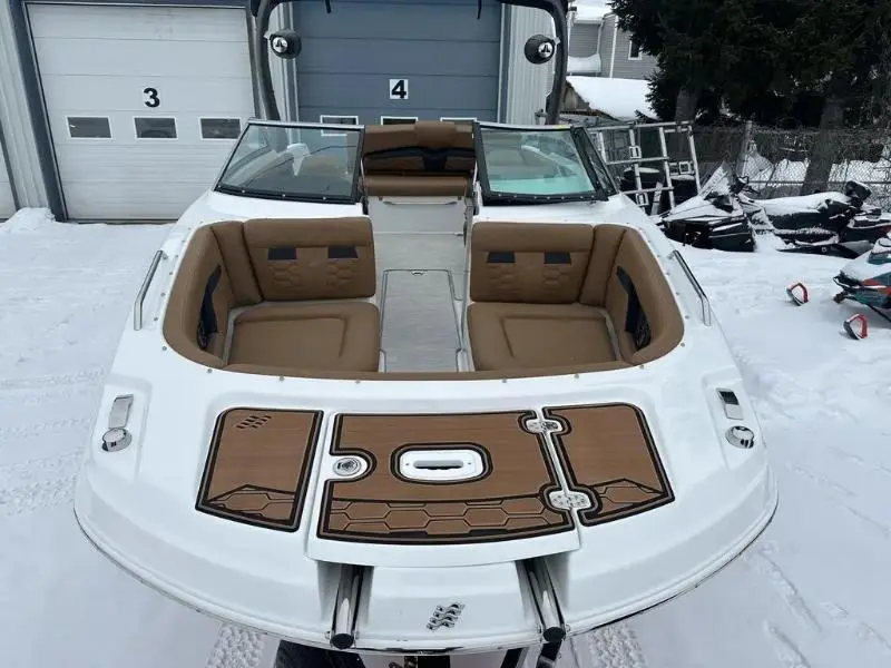 2023 Four Winns HD3 IO  M6.2L 300B