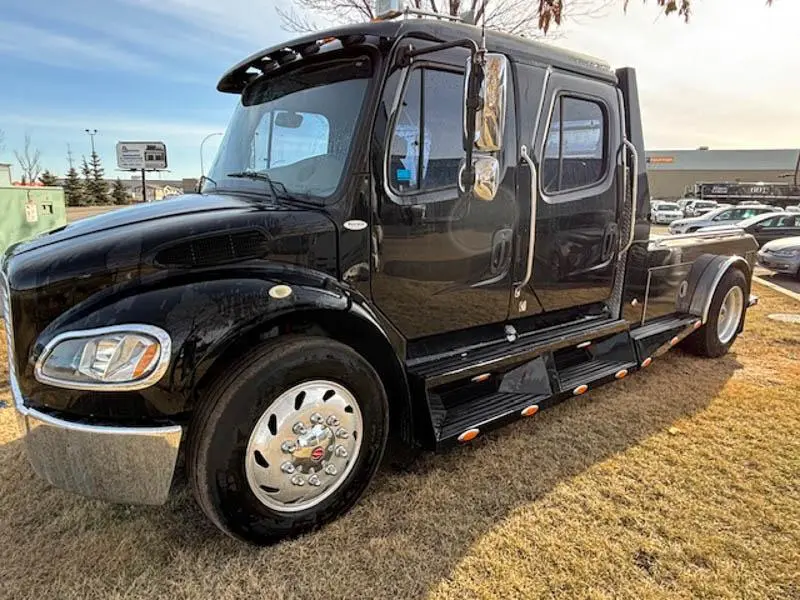 2004 Freightliner M2 Sport Chassis