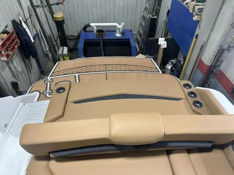 2023 Four Winns HD3 IO  M6.2L 300B