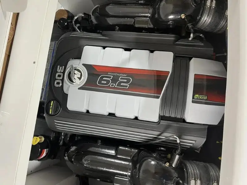 2023 Four Winns HD3 IO  M6.2L 300B