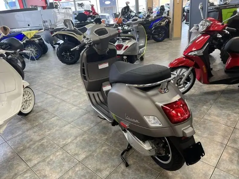 2023 Vespa GTS SUPERTECH 300 thumbnail 8